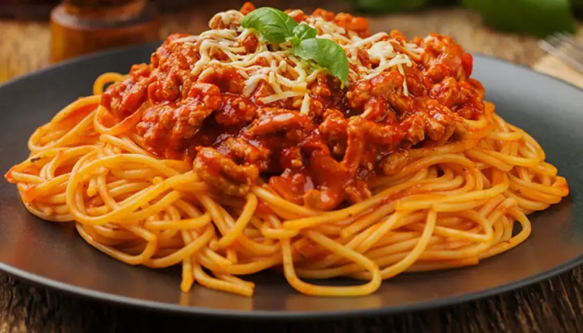 Pyszne spaghetti bolognese, idealne na obiad. Ten przepis na spaghetti bolognese zachwyci każdego.