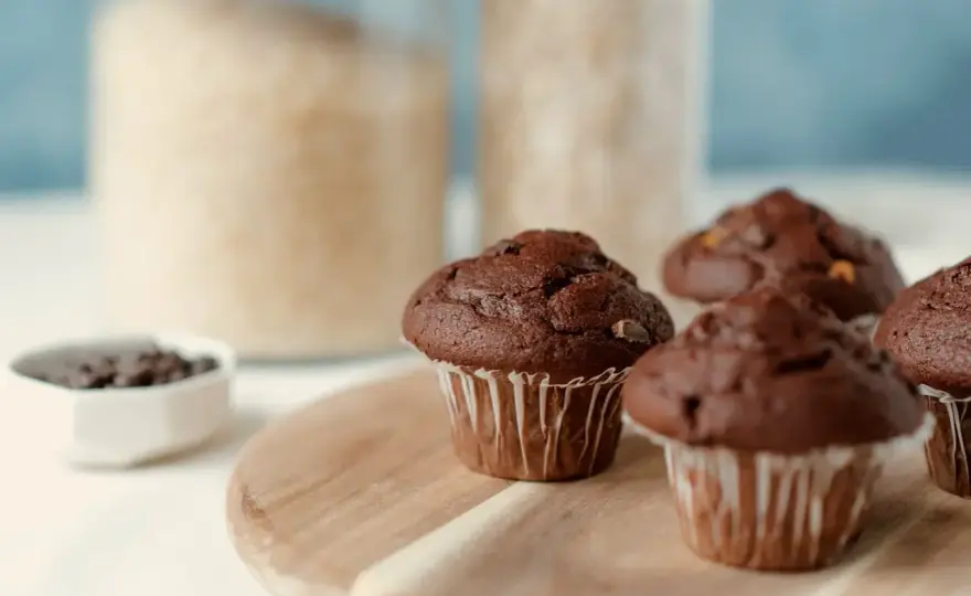 Muffinki czekoladowe - przepis na idealnie wilgotne!
