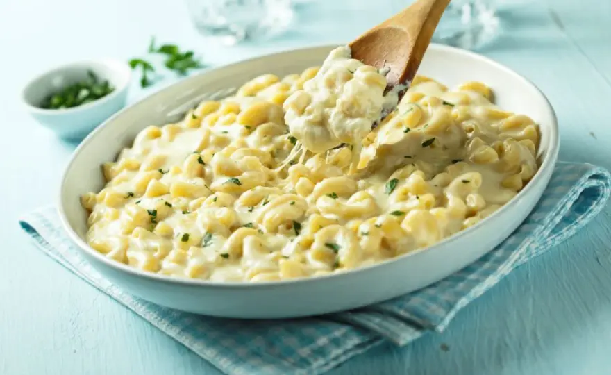 Mac and Cheese - Jak zrobić idealnie kremowy sos serowy?