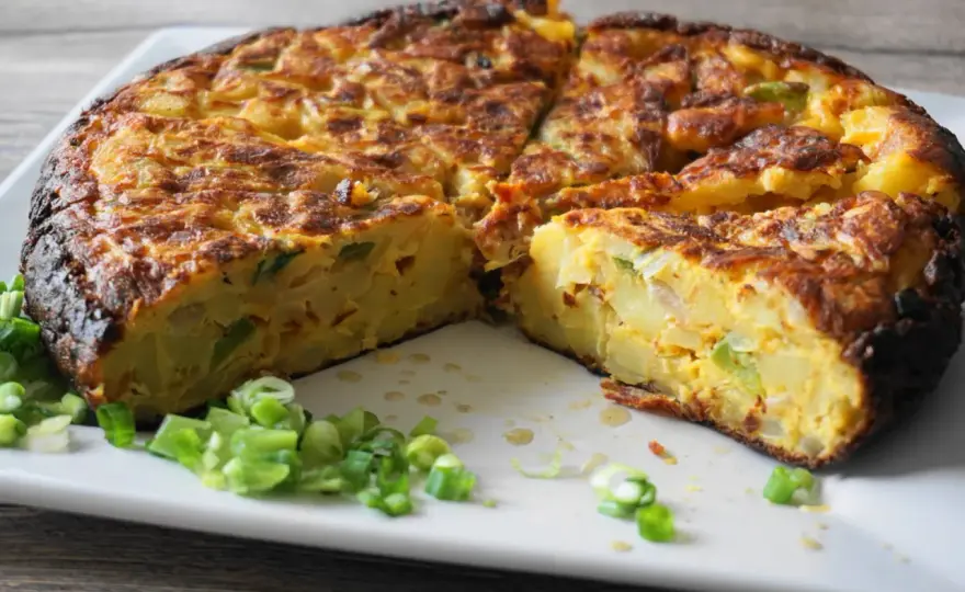 Tortilla de patatas - Jak zrobić idealny hiszpański omlet?