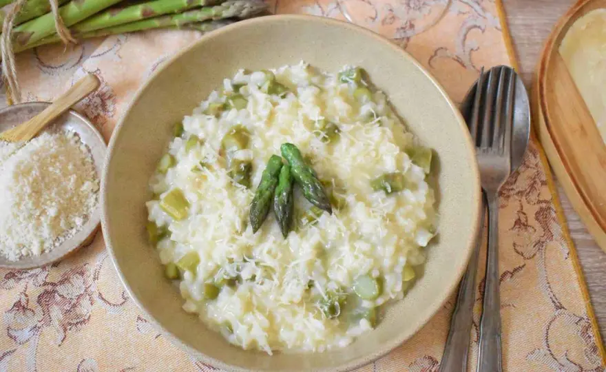 Risotto ze szparagami - Jak zrobić idealnie kremowe?