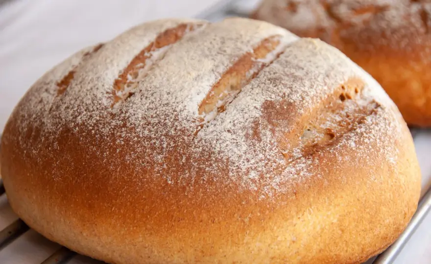 Chleb na maślance - przepis na idealny bochenek!
