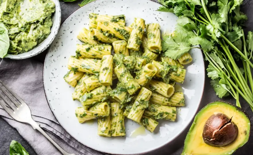 Makaron z pesto - jak zrobić idealny sos bez rozwarstwienia?
