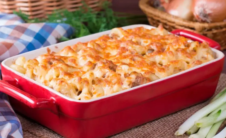 Zapiekanka makaronowa z kurczakiem - Przepis na idealną!