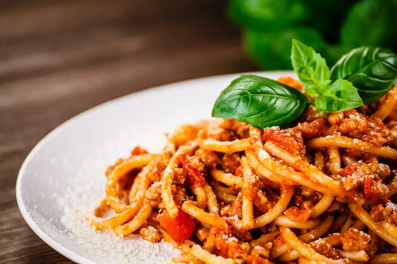 Pyszne spaghetti bolognese, idealne na obiad. Ten przepis na spaghetti bolognese zachwyci każdego!
